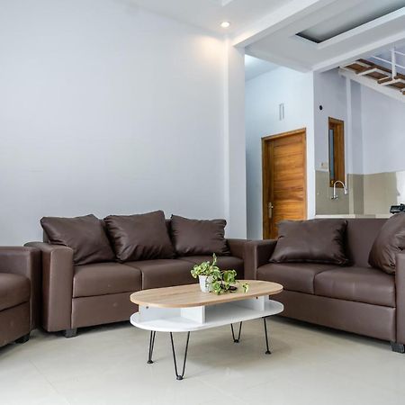Azalia Homestay Yogyakarta Bagian luar foto
