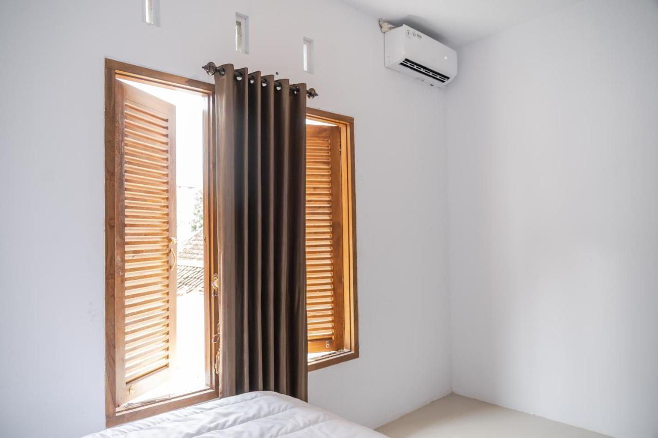 Azalia Homestay Yogyakarta Bagian luar foto