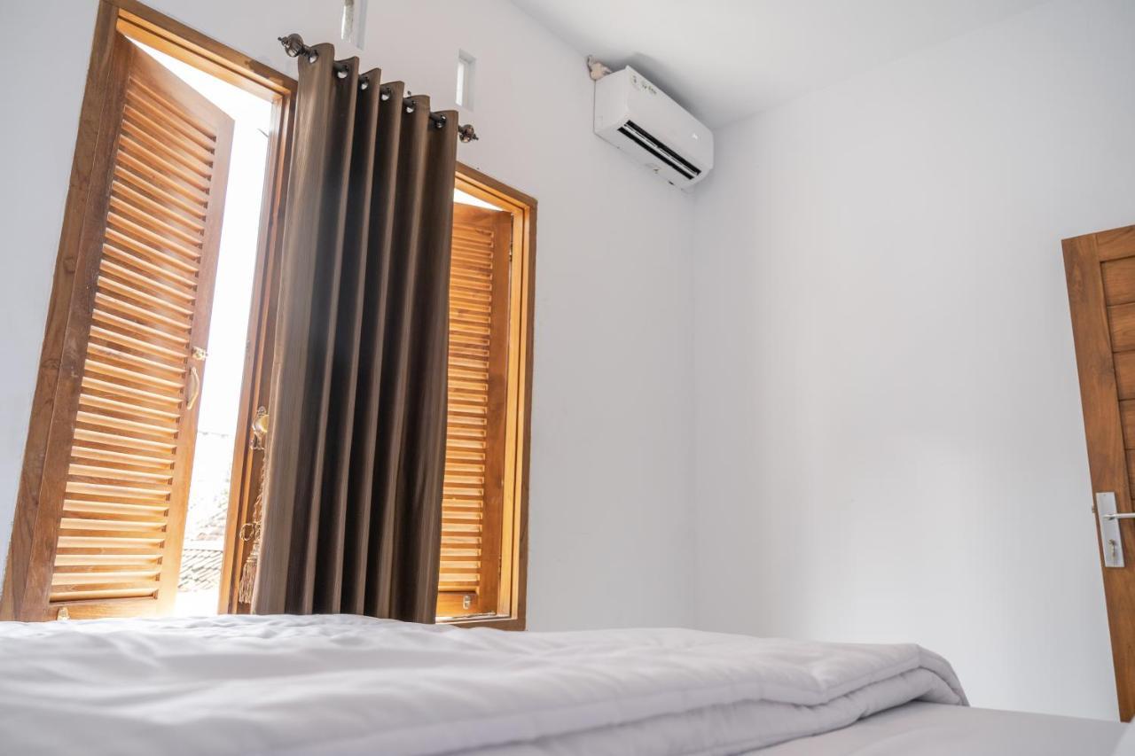 Azalia Homestay Yogyakarta Bagian luar foto