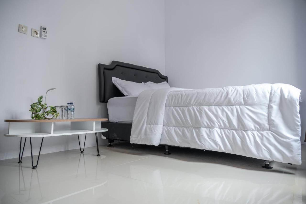 Azalia Homestay Yogyakarta Bagian luar foto