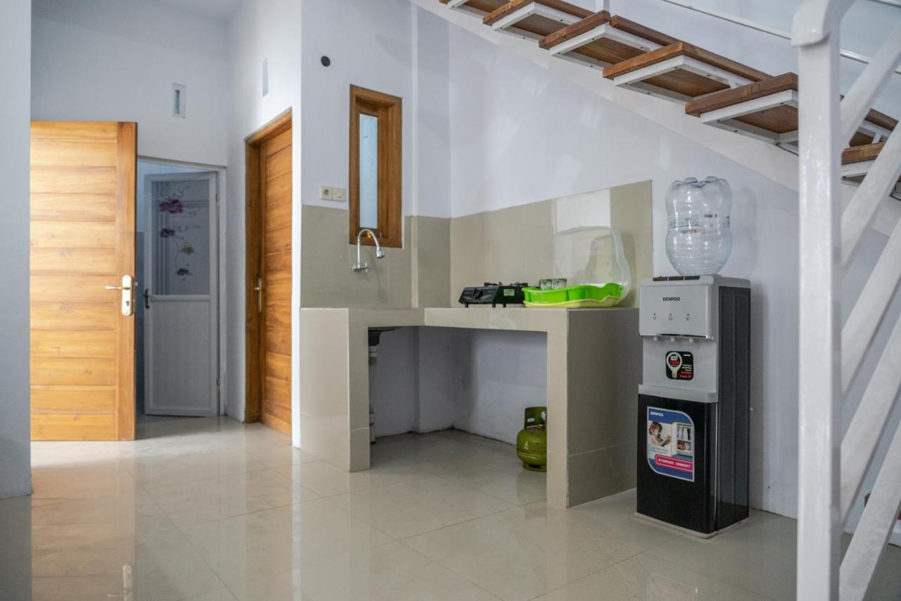 Azalia Homestay Yogyakarta Bagian luar foto